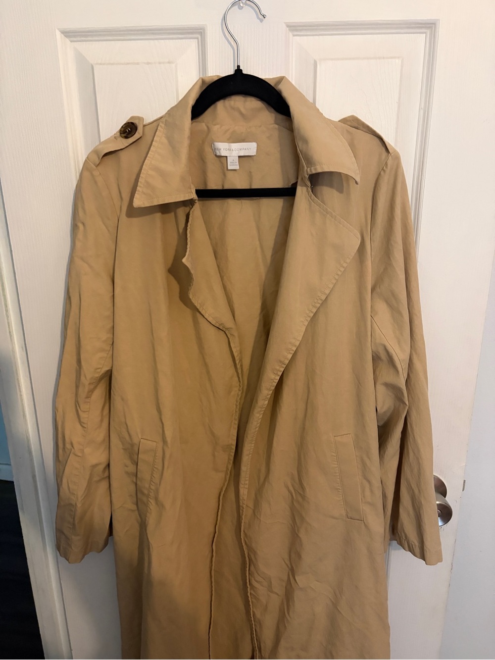 New York & Company classic trench coat in a women's Size Medium (M).